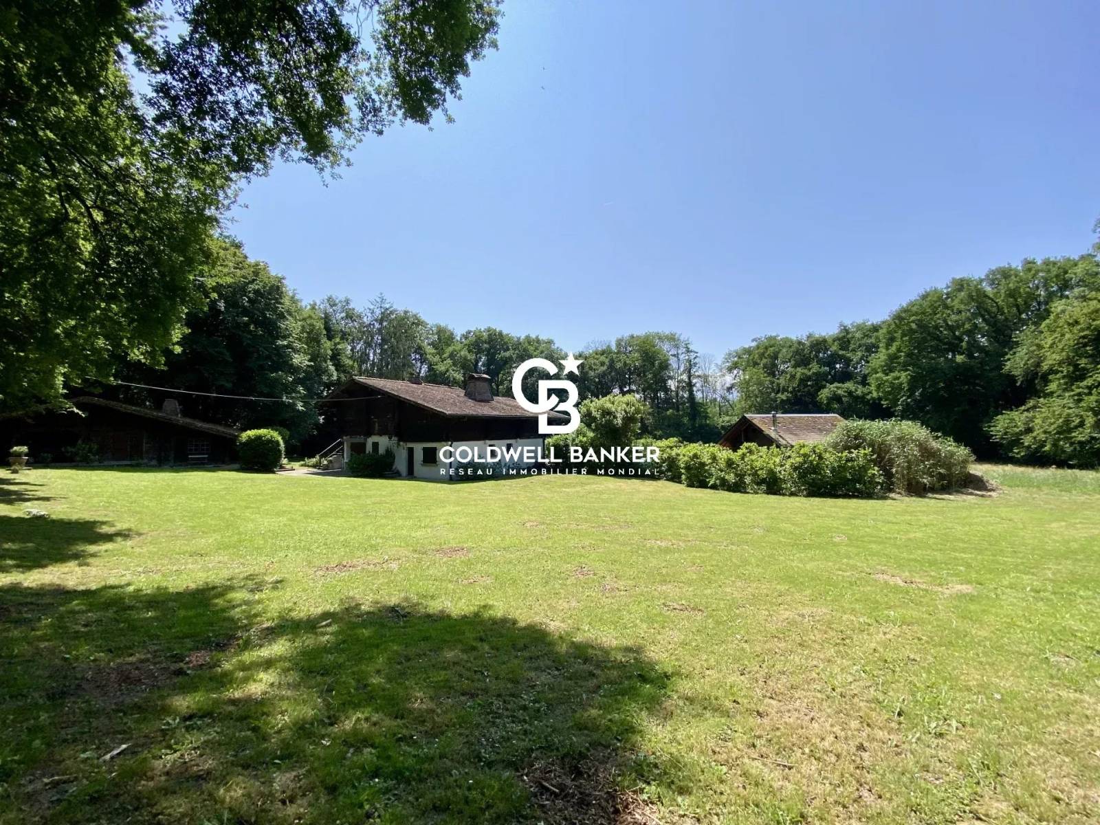 Chalet à vendre sur 2 hectares à coté du lac Léman - Yvoire 74140