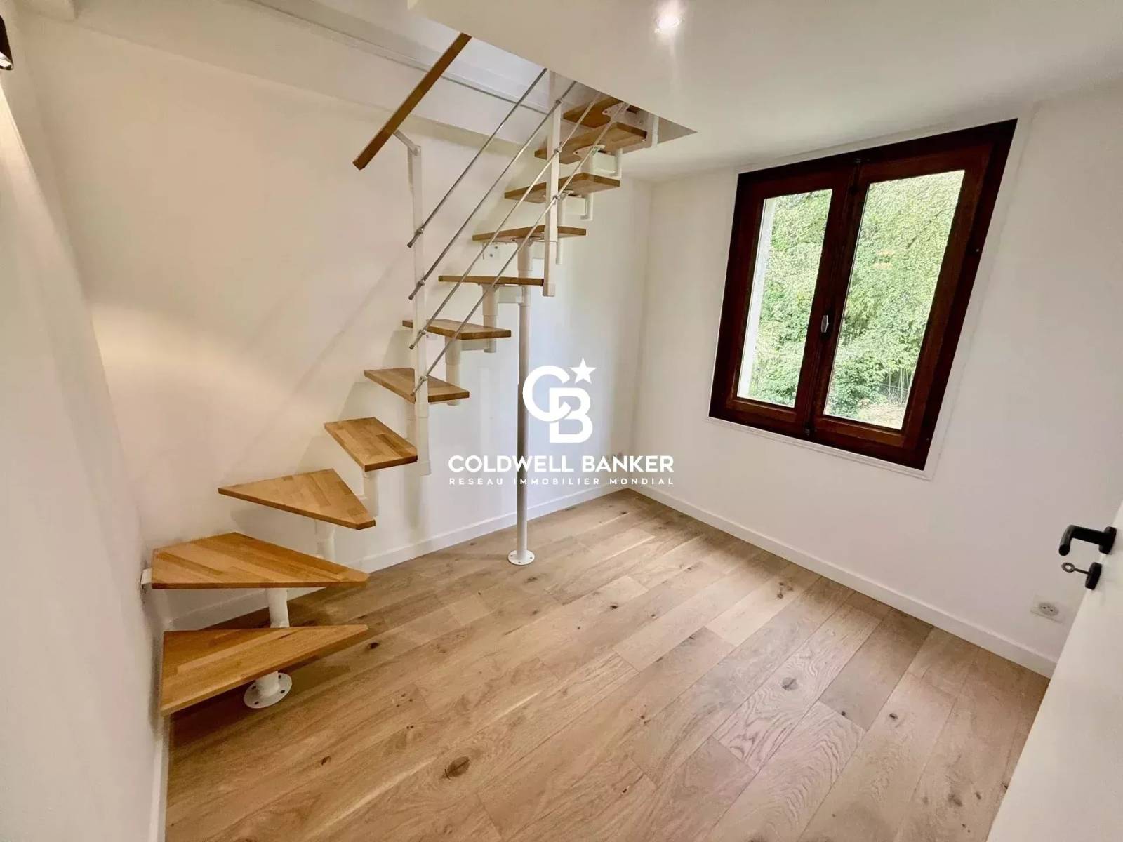 À Vendre : Maison neuve 220 m² piscine, vue Jura– Prévessin 01280