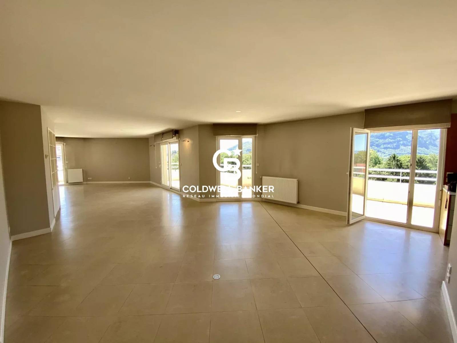 Acheter un magnifique attique avec vue au calme - 3 garages - Résidence de prestige à Annemasse 74100