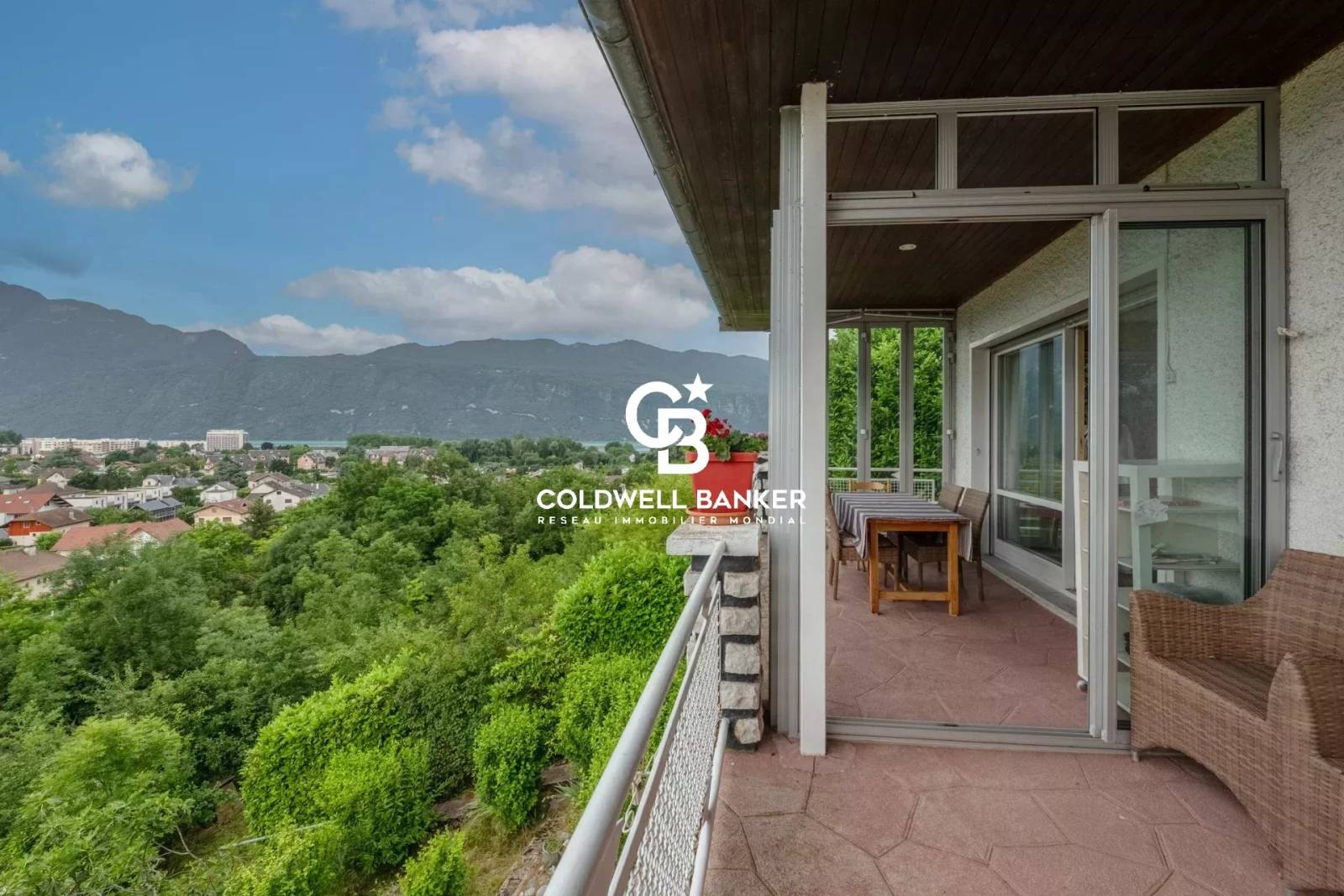 Grand terrain avec maison à vendre à Aix les Bains lac du Bourget 73100