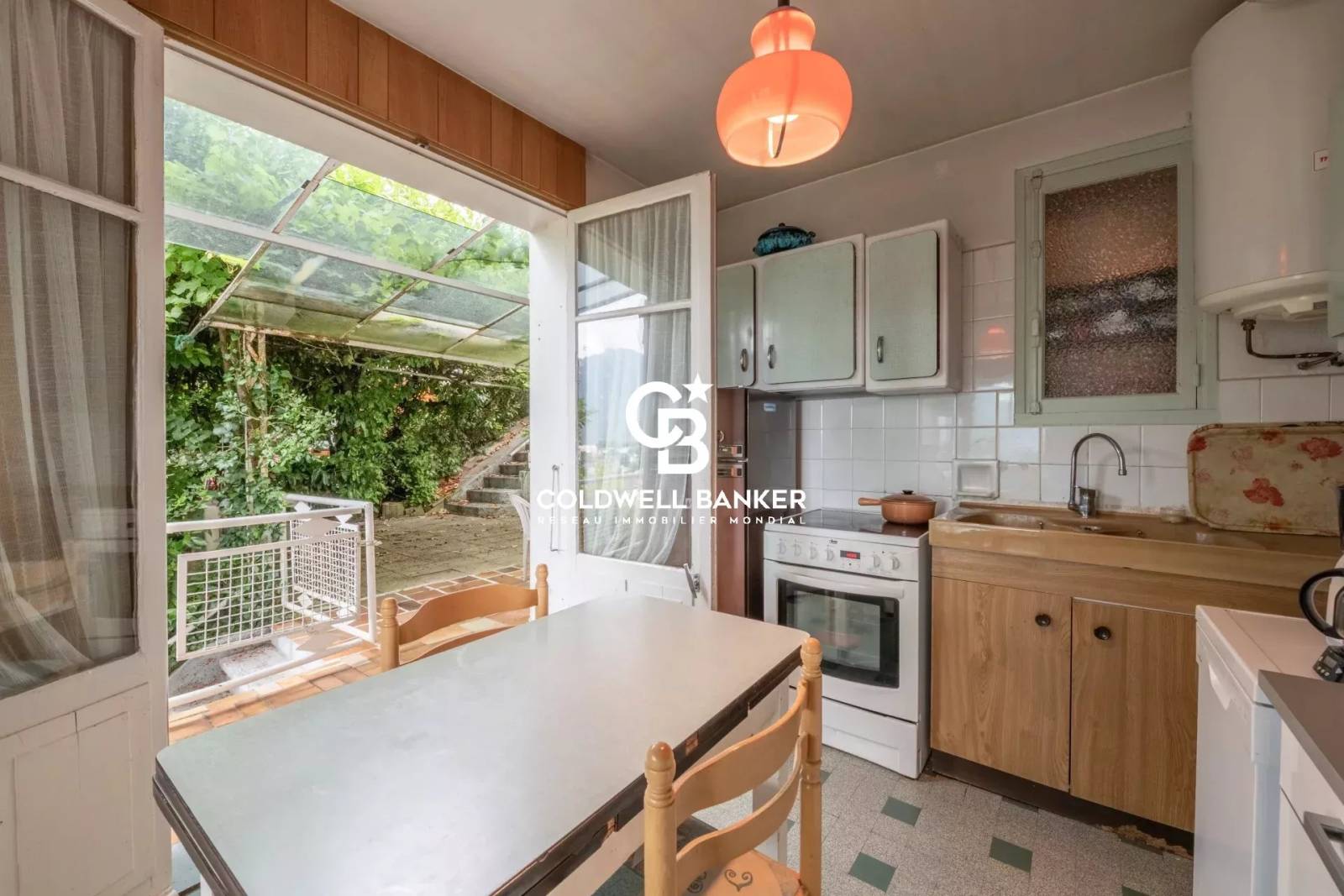 Grand terrain avec maison à vendre à Aix les Bains lac du Bourget 73100