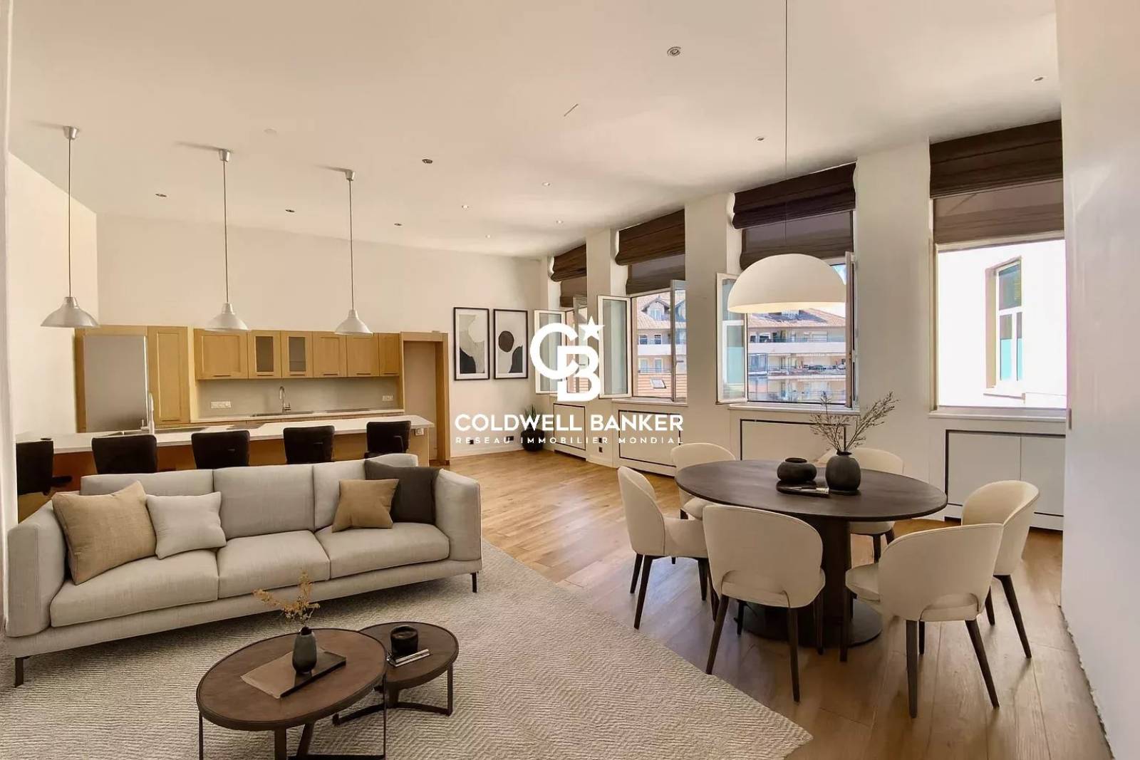 Appartement T5 à vendre traversant à Annemasse 74100 centre proche gare CEVA avec 4 chambres et parking