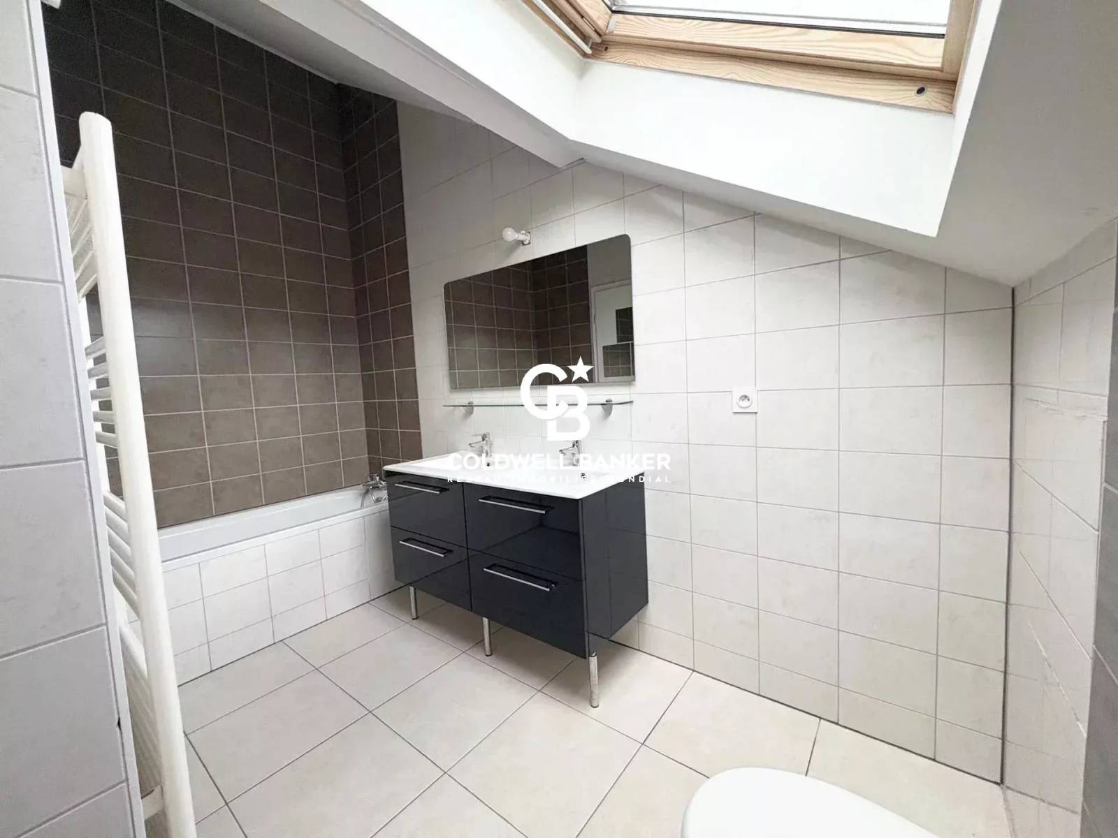 À Vendre - Charmant duplex avec terrasse privative et vue Cranves Sales 74380