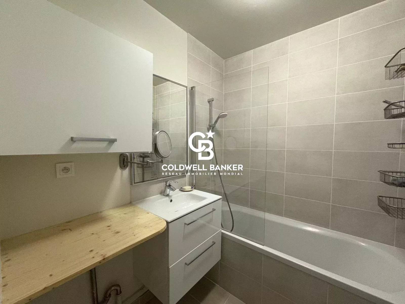 À VENDRE - Bel appartement 3 pièces traversant - Annemasse 74100