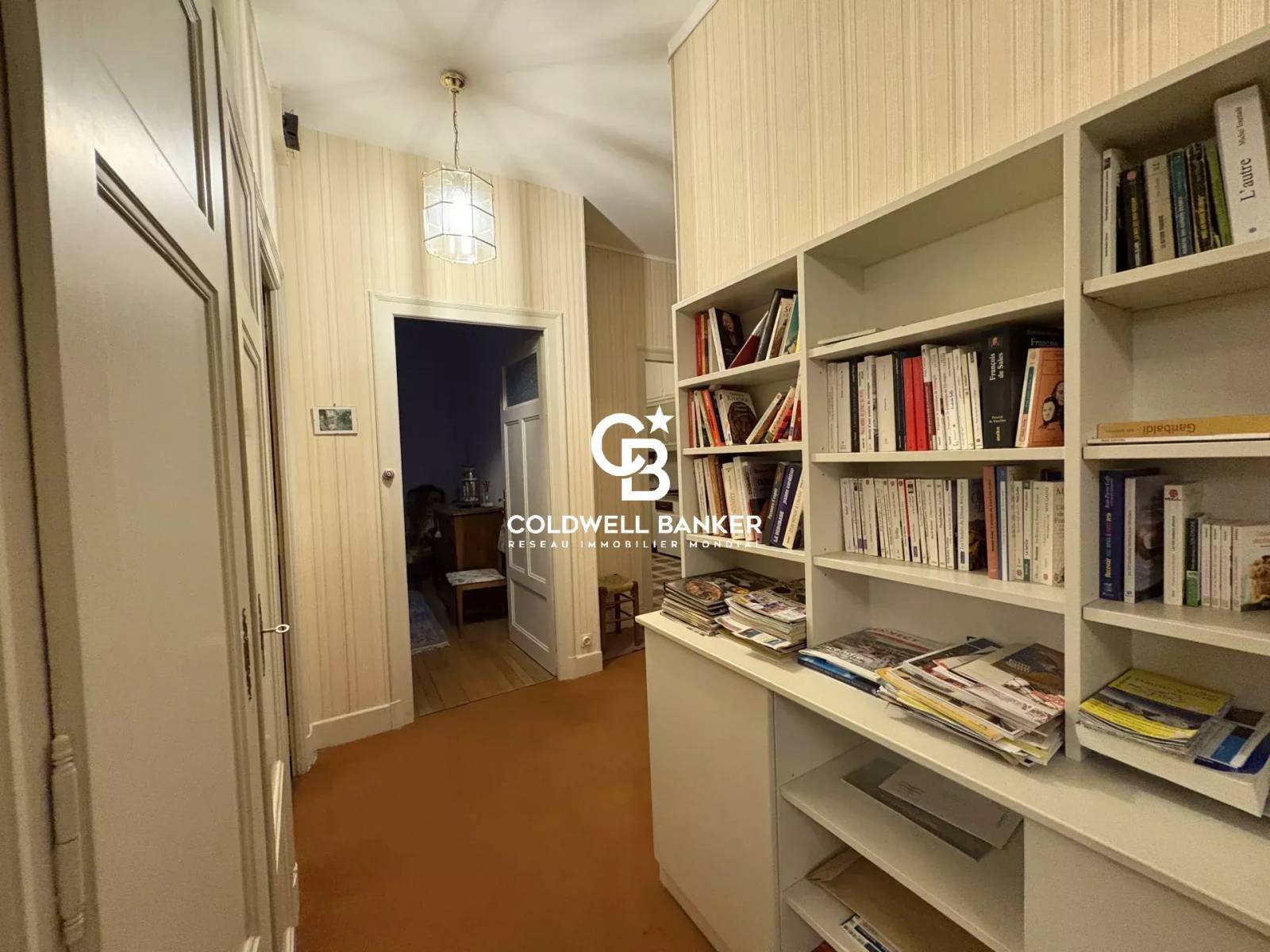 Appartement T2 à vendre à Annecy 74000 centre proche lac avec cachet et fort potentiel