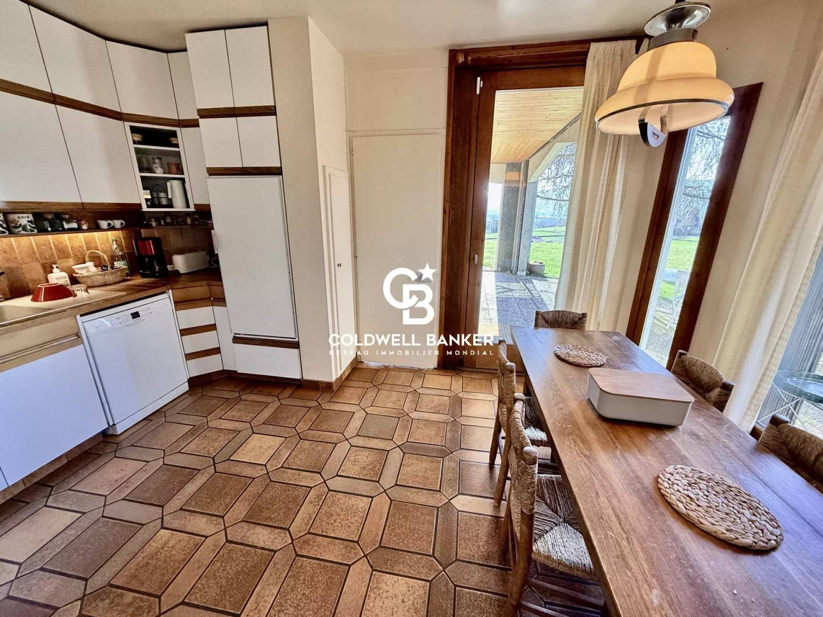 Maison familiale à Fillinges avec grand terrain, vue dégagée et environnement verdoyant 74250