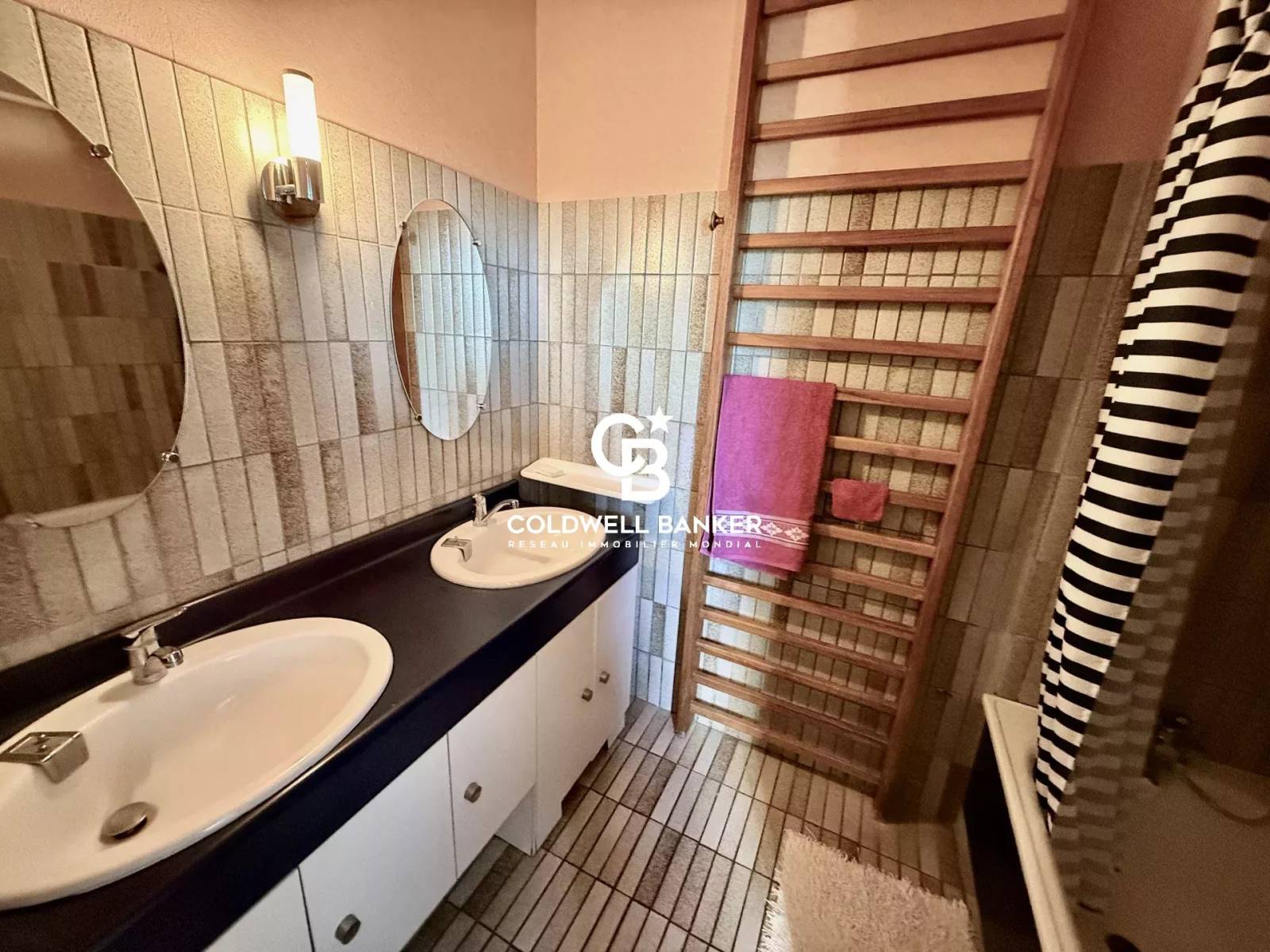 Maison familiale à Fillinges avec grand terrain, vue dégagée et environnement verdoyant 74250