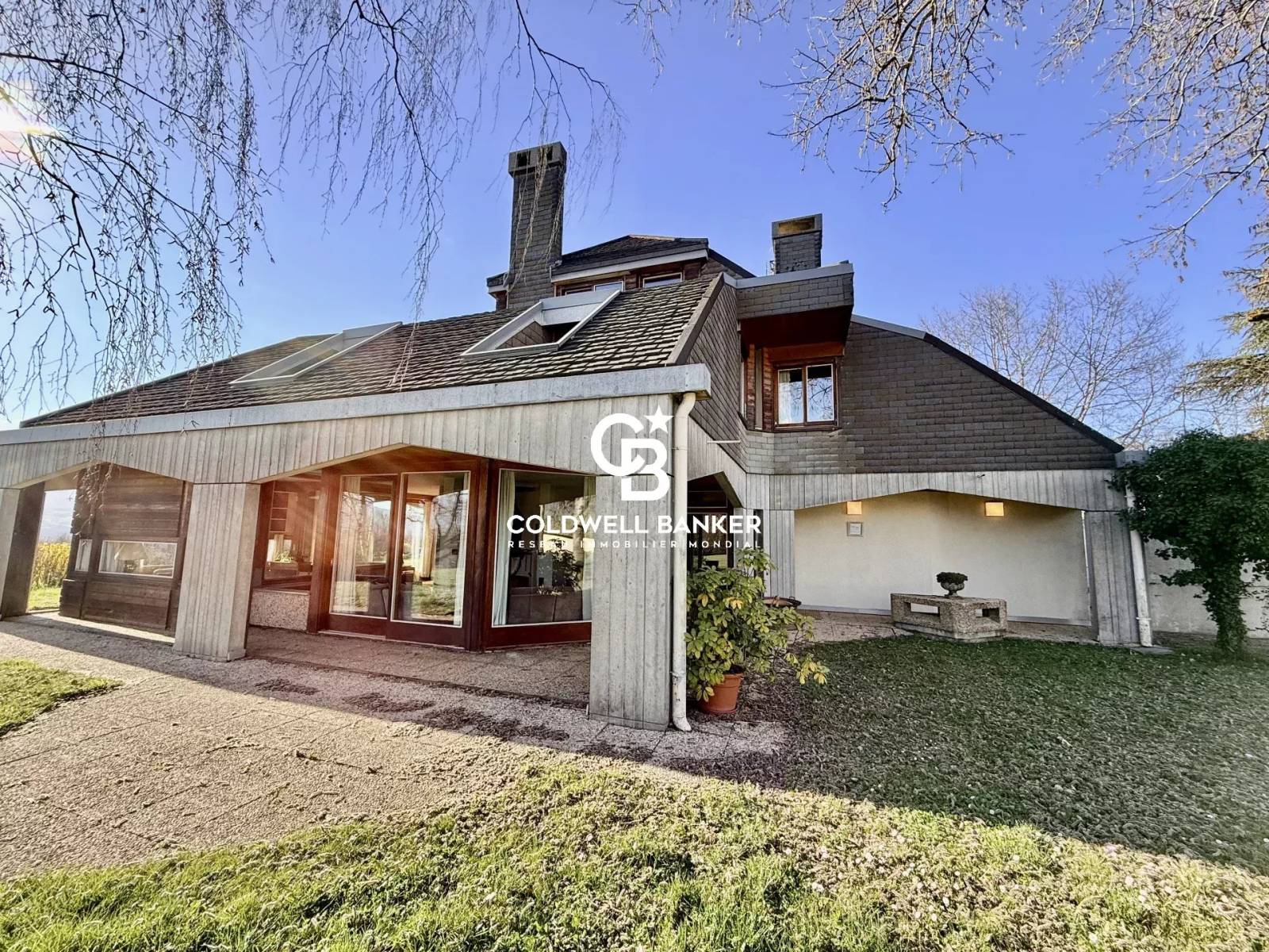 Maison familiale à Fillinges avec grand terrain, vue dégagée et environnement verdoyant 74250