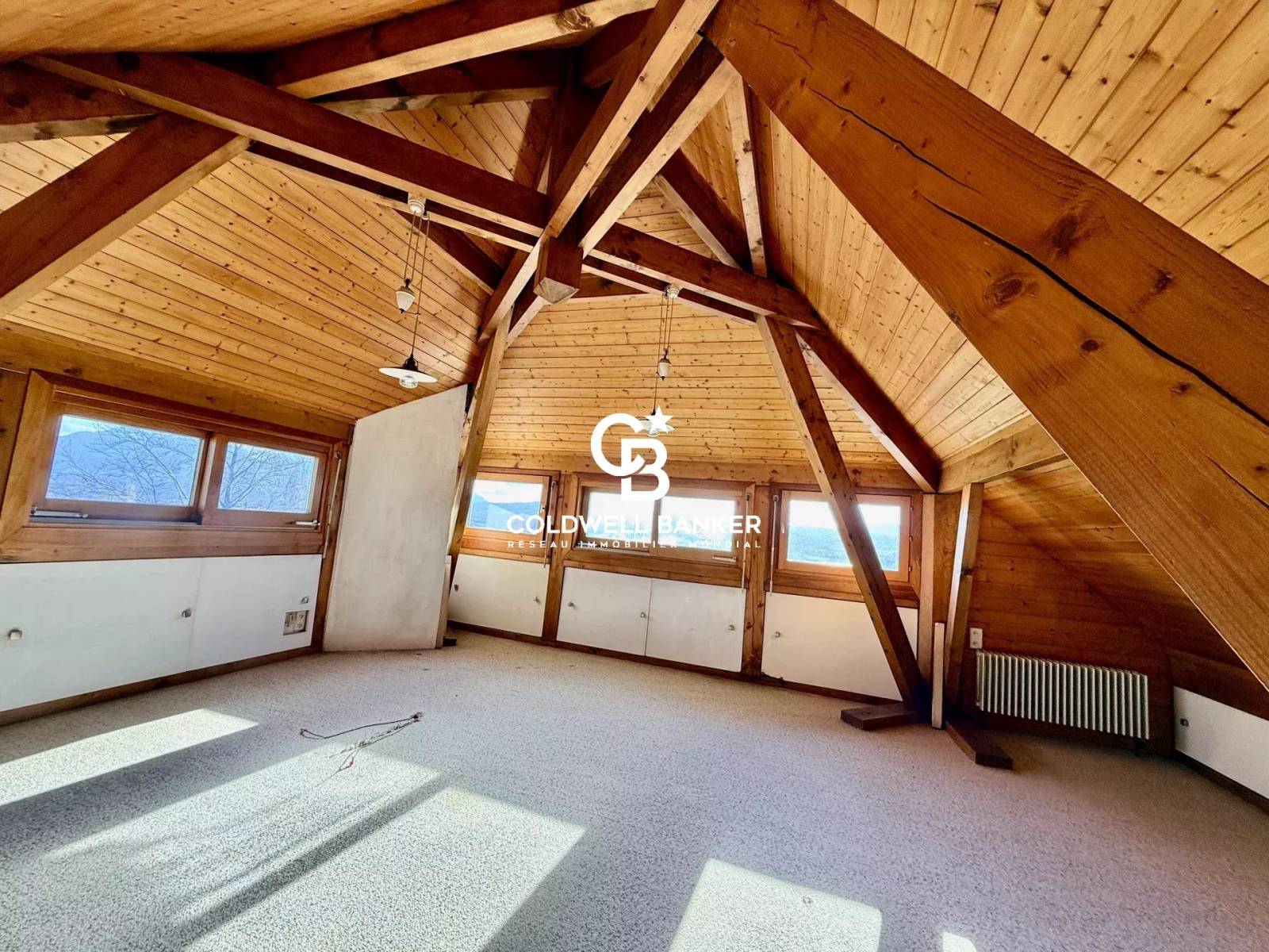 Maison familiale à Fillinges avec grand terrain, vue dégagée et environnement verdoyant 74250