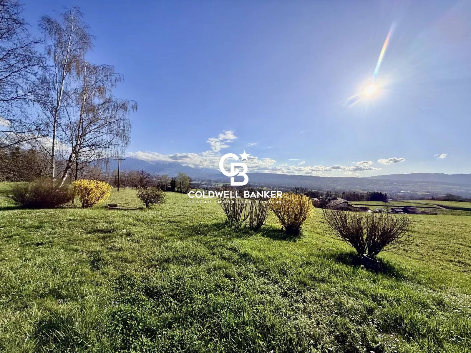 Maison familiale à Fillinges avec grand terrain, vue dégagée et environnement verdoyant 74250