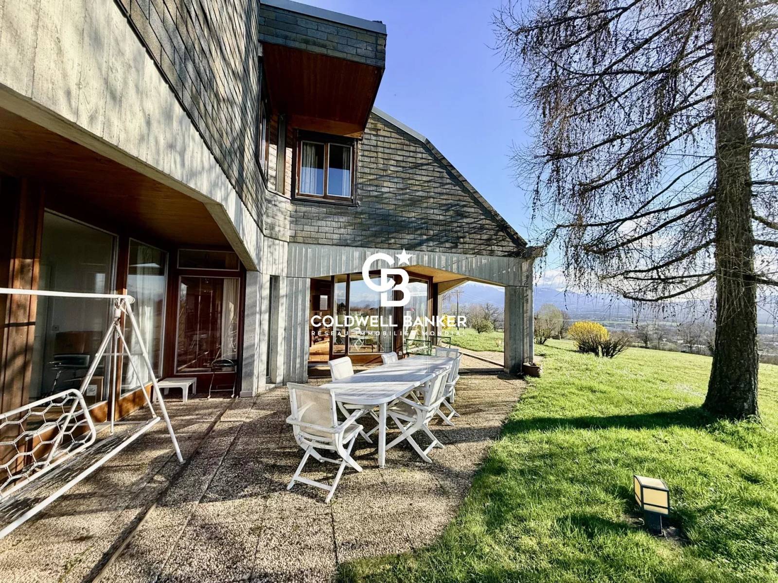 Maison familiale à Fillinges avec grand terrain, vue dégagée et environnement verdoyant 74250