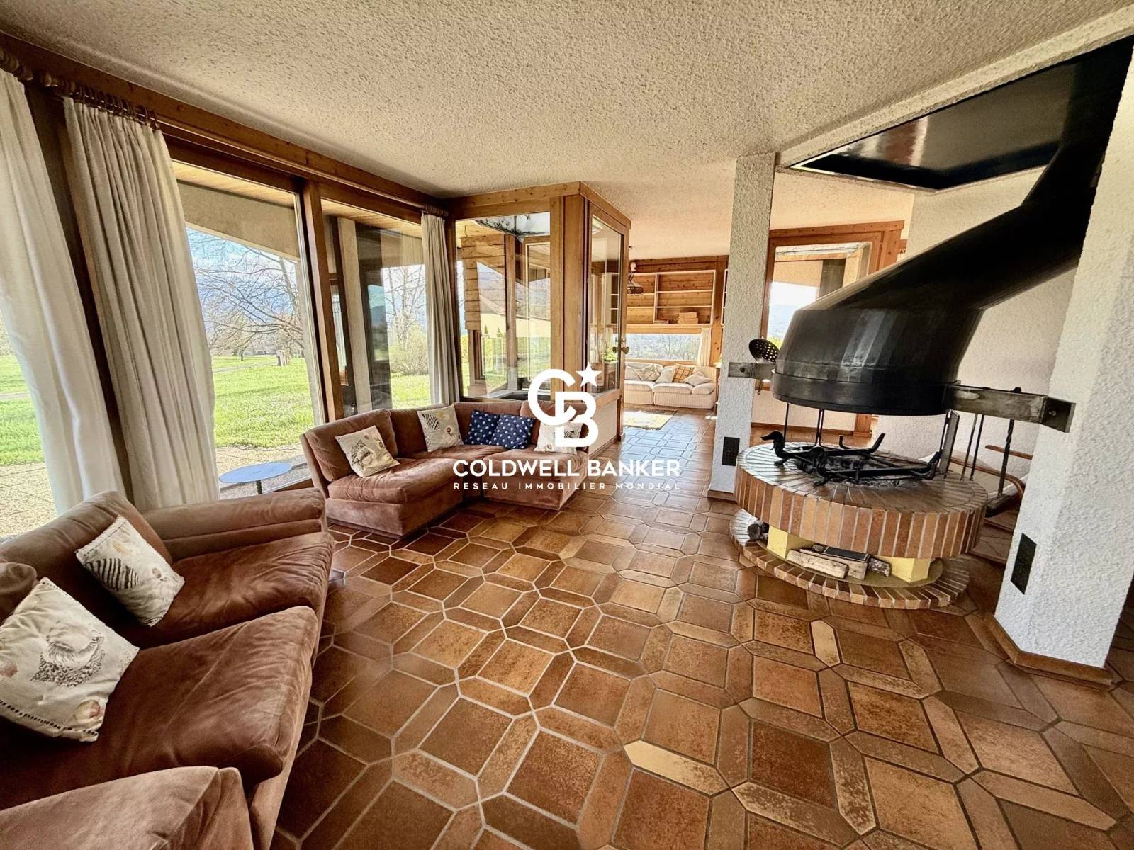 Maison familiale à Fillinges avec grand terrain, vue dégagée et environnement verdoyant 74250