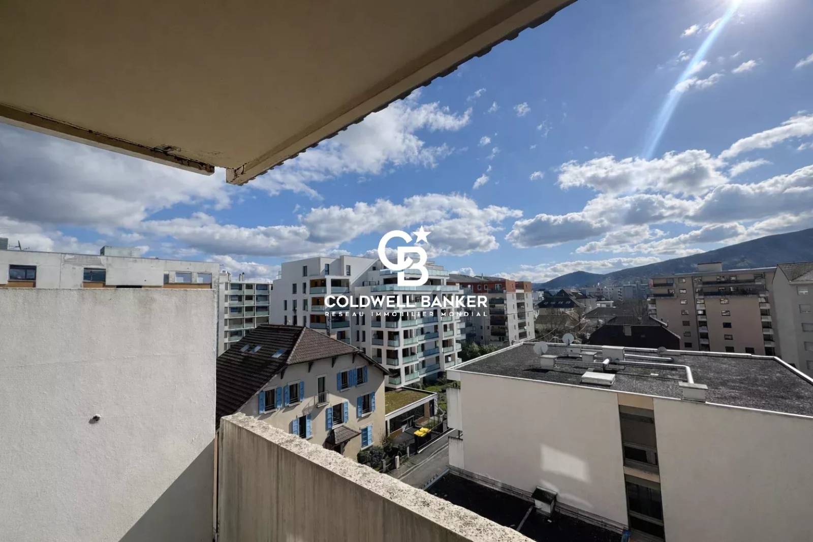 À louer : Studio avec balcon au cœur d’Annemasse.