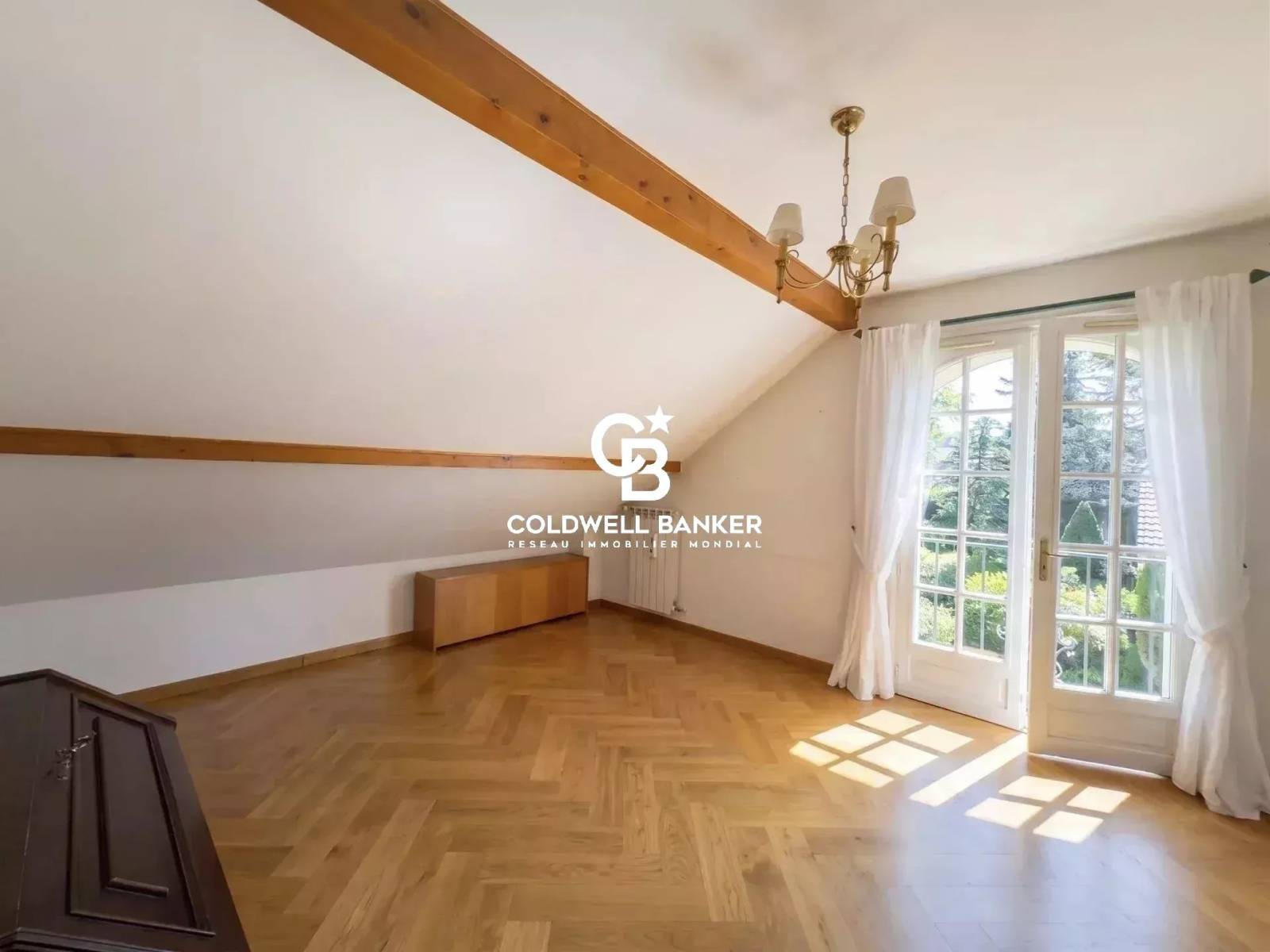 Chens-sur-Léman - Charme anglais avec jardin piscinable à deux pas du lac