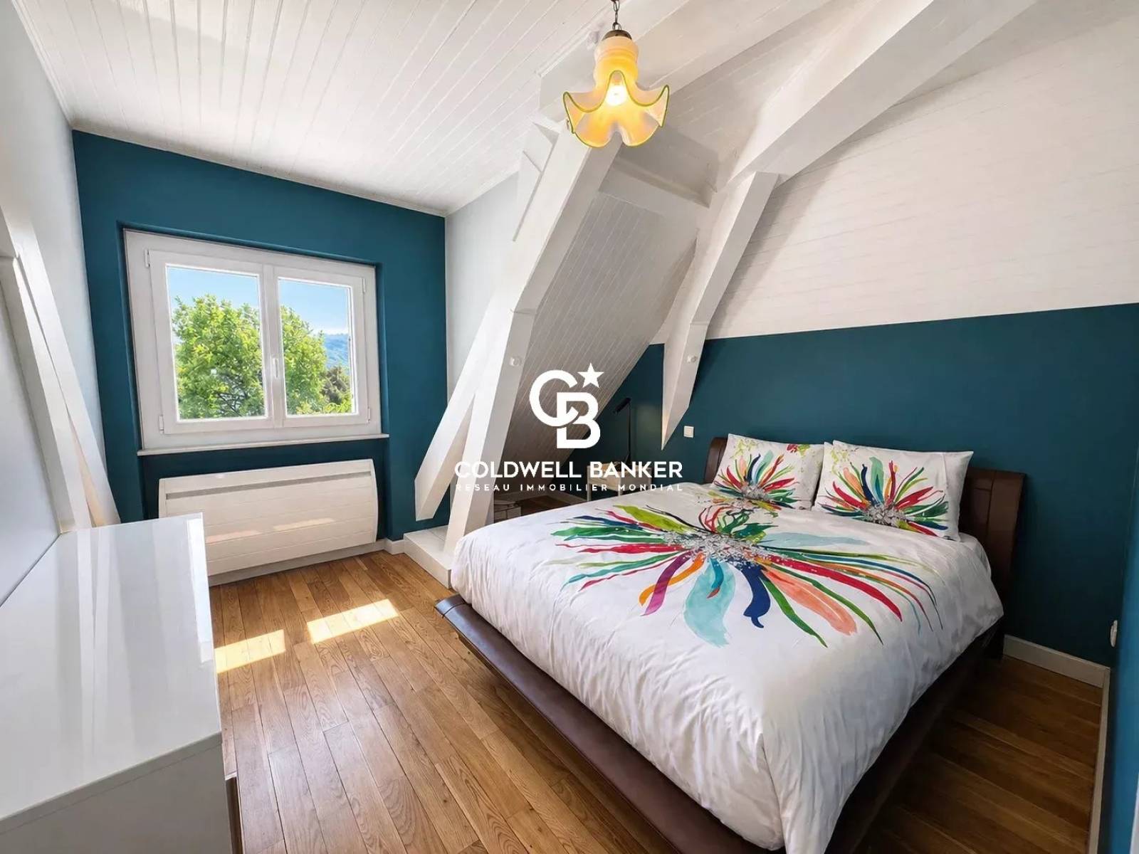 À vendre maison familiale à Annemasse 74100 avec terrain arboré de 1800 m², piscine couverte et accès Tram Genève à pied
