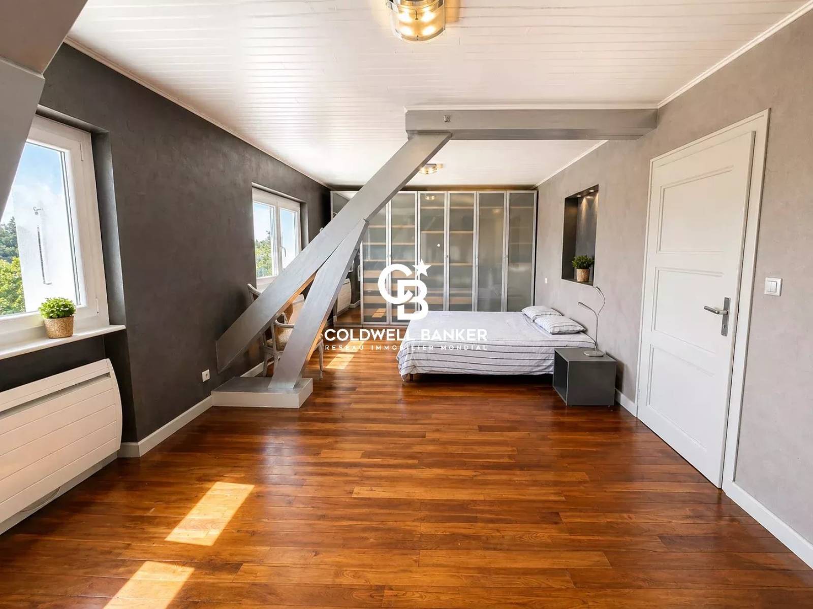 À vendre maison familiale à Annemasse 74100 avec terrain arboré de 1800 m², piscine couverte et accès Tram Genève à pied
