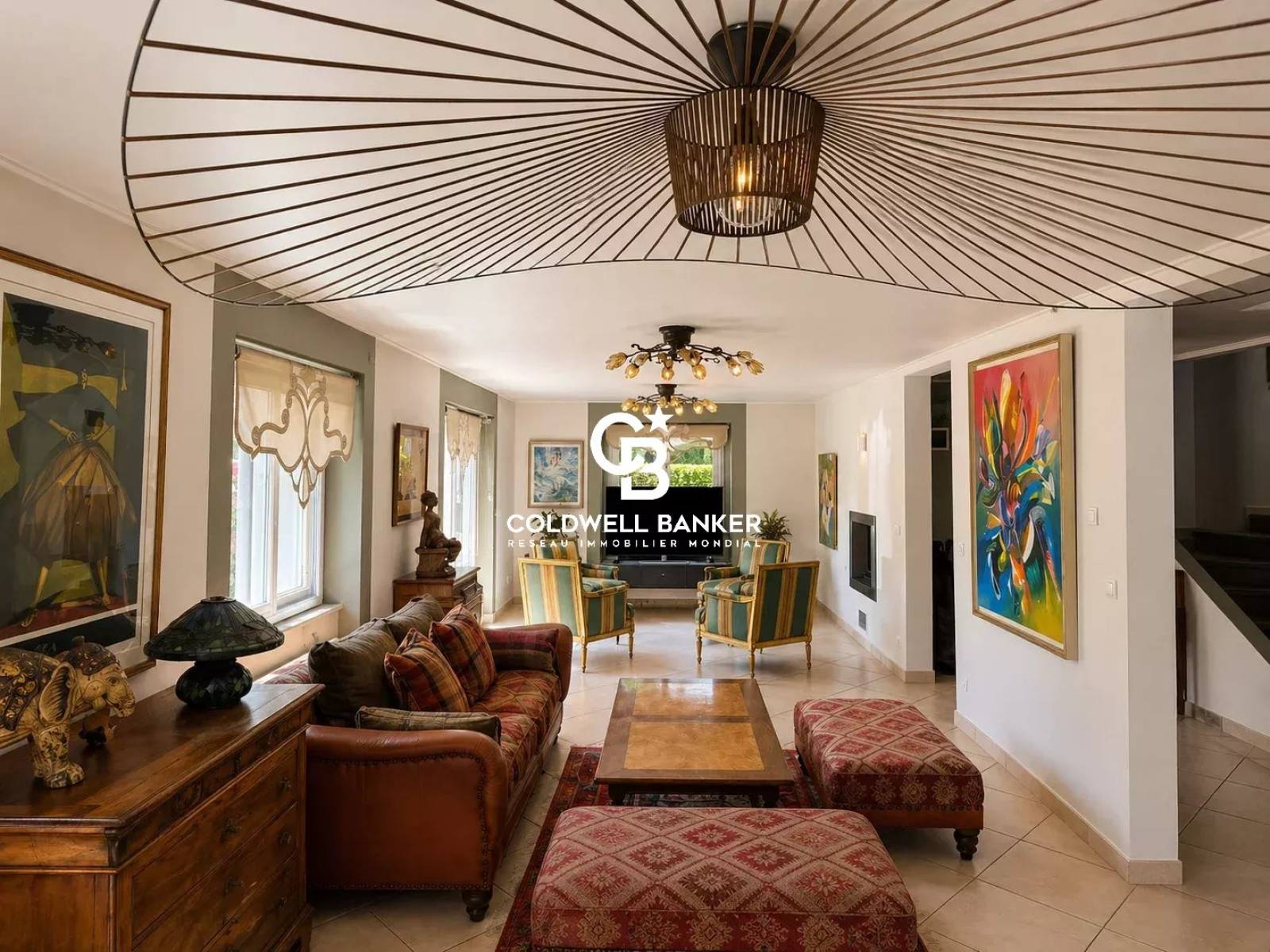 À vendre maison familiale à Annemasse 74100 avec terrain arboré de 1800 m², piscine couverte et accès Tram Genève à pied