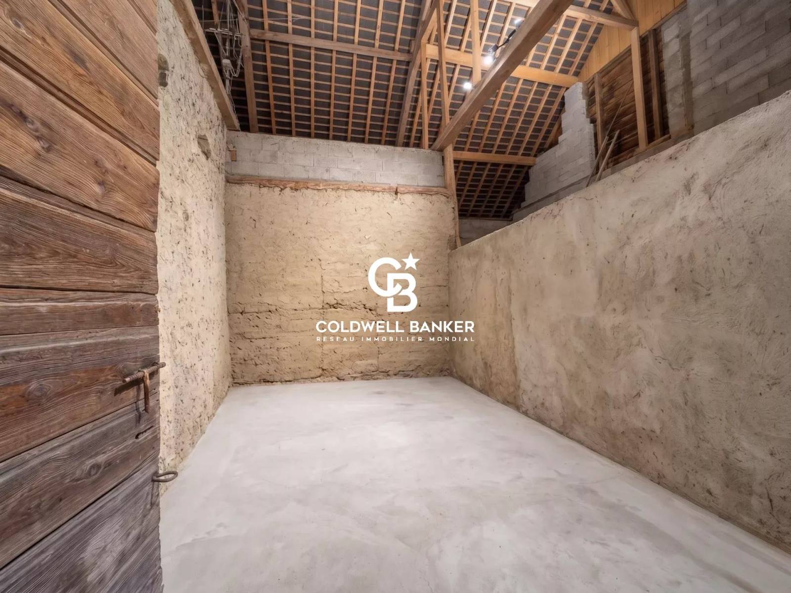 A vendre à Allonzier la Caille - Authentique corps de ferme à rénover aux portes d’Annecy & Genève