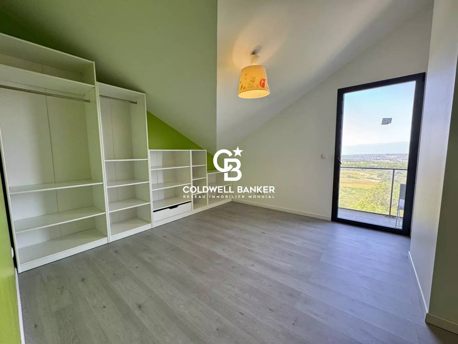Villa d'architecte à vendre à Cranves-Sales avec piscine et vue panoramique sur le Jet d'Eau