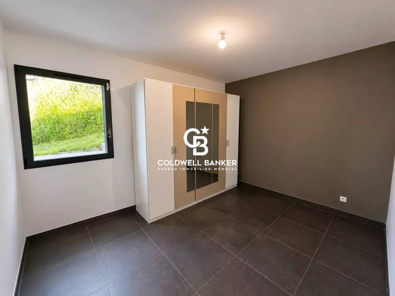 Villa d'architecte à vendre à Cranves-Sales avec piscine et vue panoramique sur le Jet d'Eau