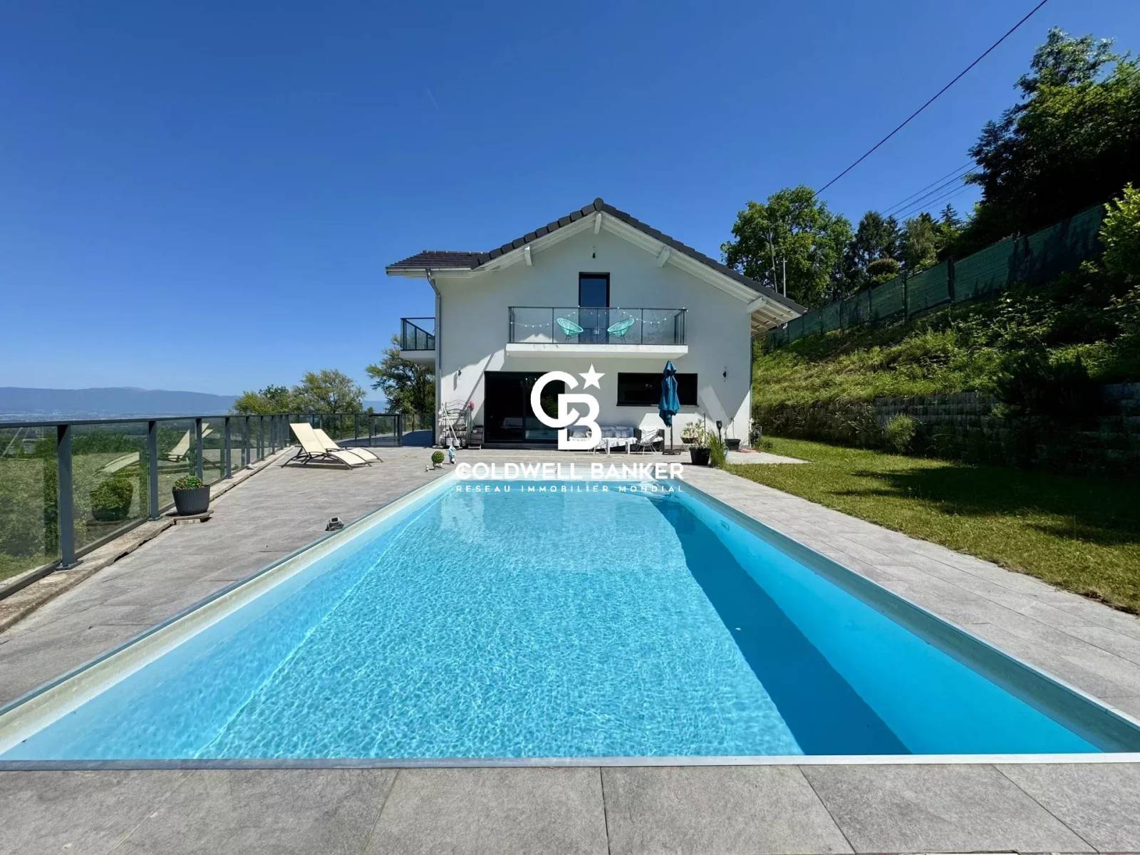 Villa d'architecte à vendre à Cranves-Sales avec piscine et vue panoramique sur le Jet d'Eau