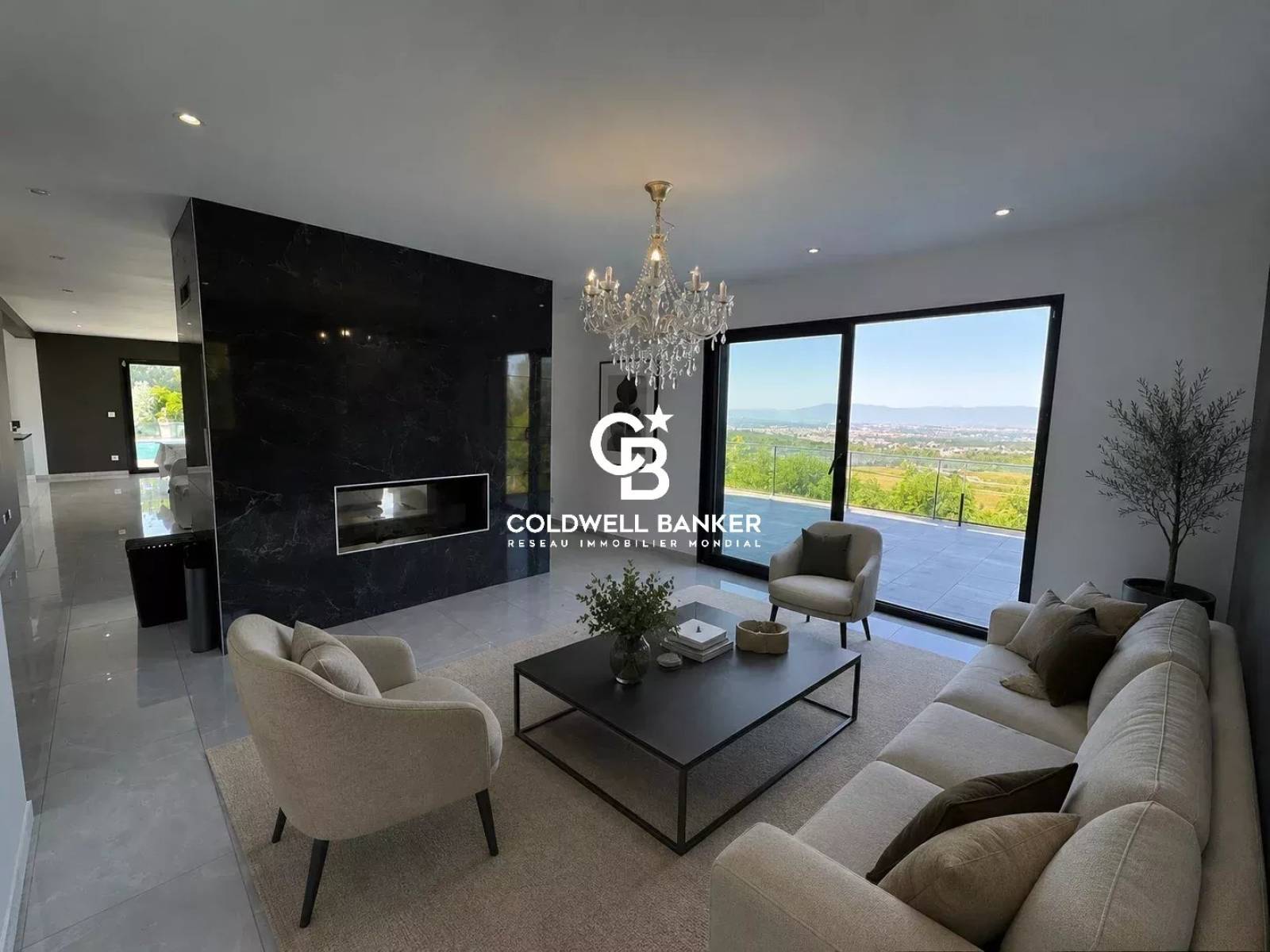 Villa d'architecte à vendre à Cranves-Sales avec piscine et vue panoramique sur le Jet d'Eau