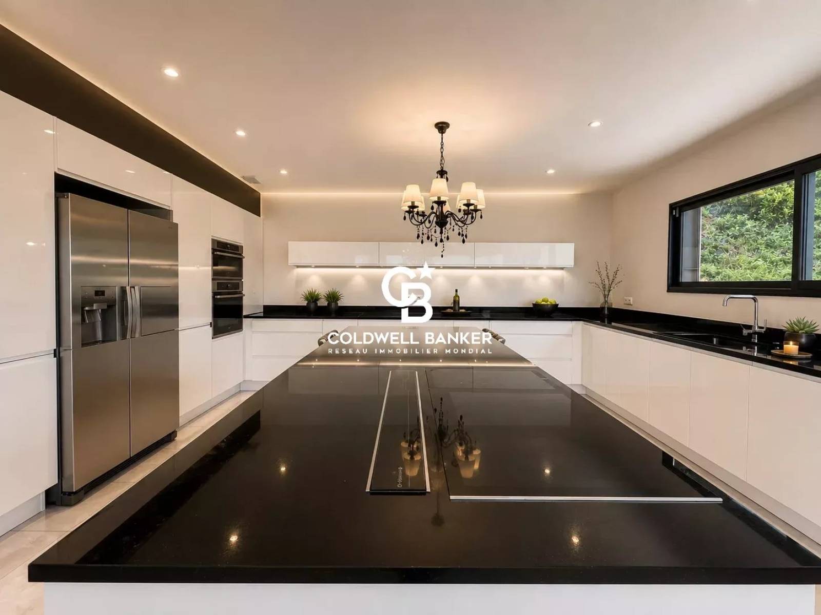 Villa d'architecte à vendre à Cranves-Sales avec piscine et vue panoramique sur le Jet d'Eau