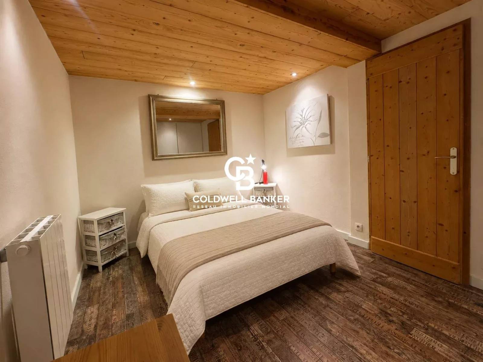 Maison chalet à Vétraz-Monthoux avec piscine chauffée, 5 chambres et jardin arboré