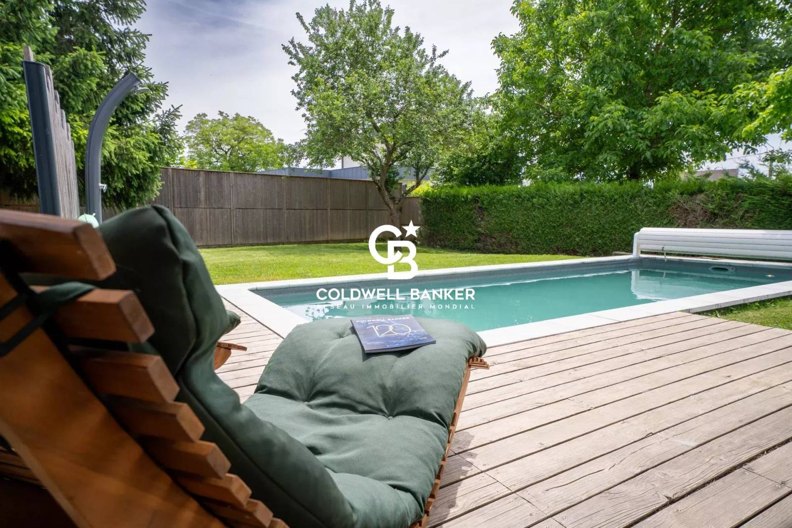 Maison chalet à Vétraz-Monthoux avec piscine chauffée, 5 chambres et jardin arboré