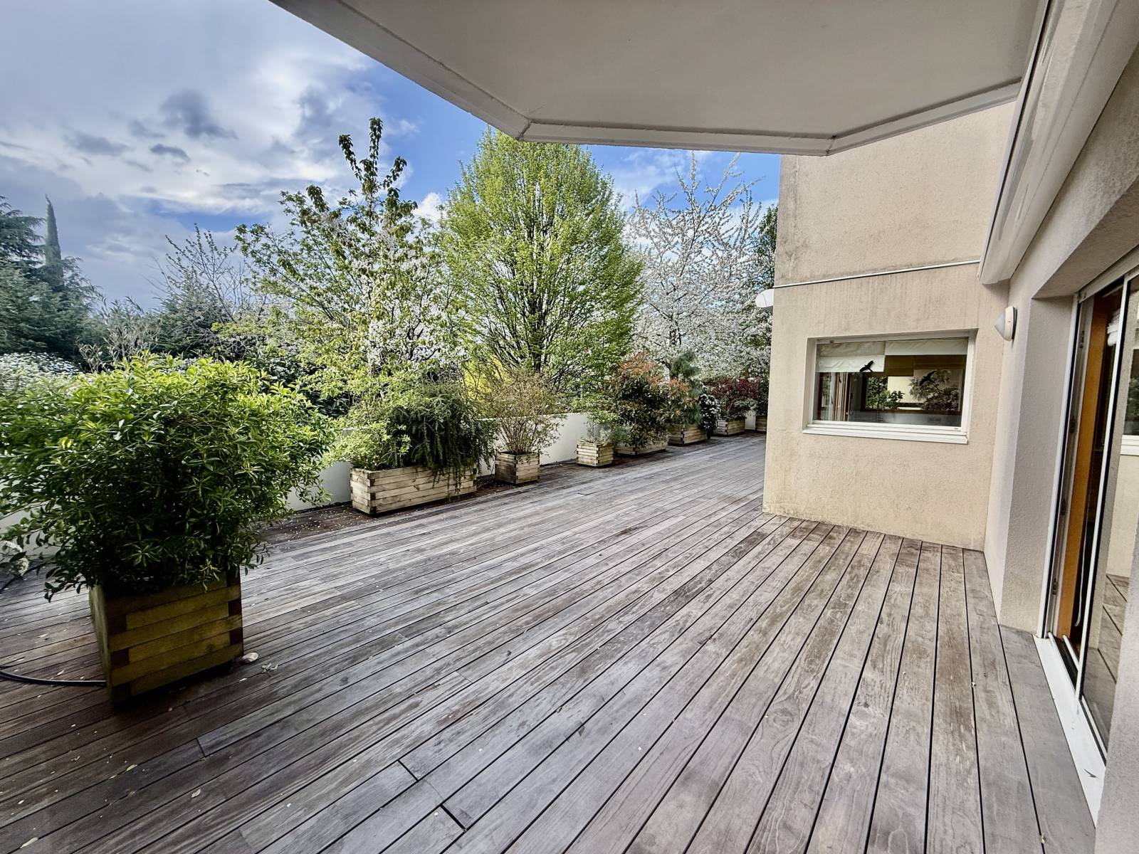 A vendre T4 en RDJ avec grande terrasse et garage double - Centre St Julien en Genevois 74160