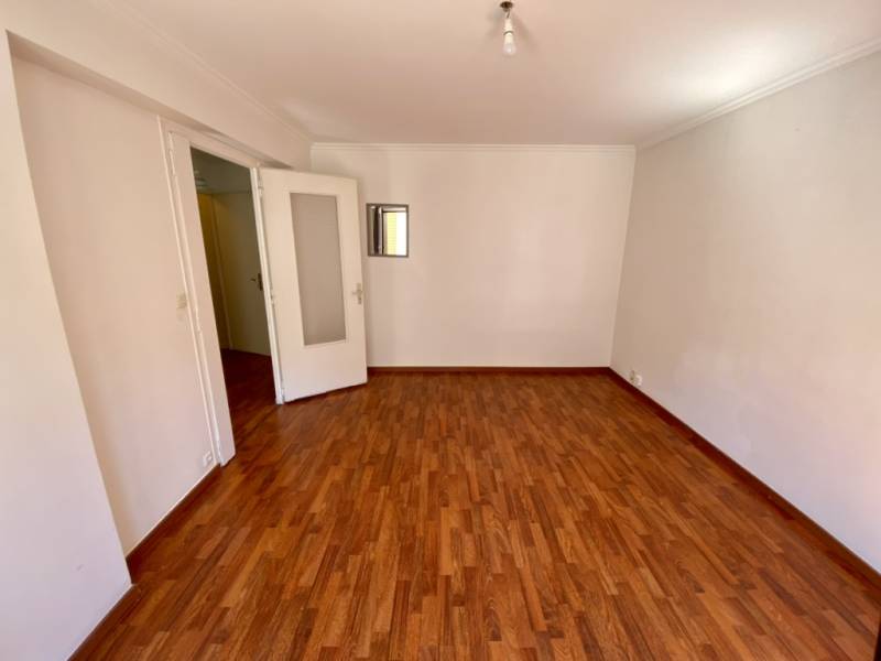 À vendre : Charmant T2 traversant au cœur d'Annemasse