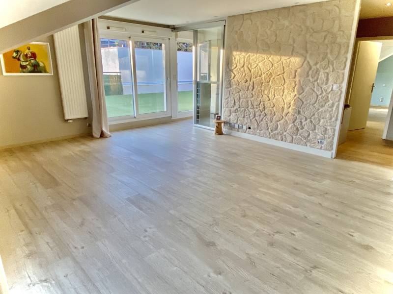 Magnifique T4 au dernier étage avec garage double Vétraz-Monthoux 74100