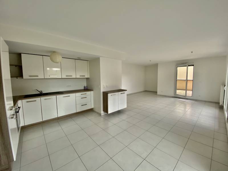 T4 avec terrasse à louer proche frontière - Chens Sur Léman