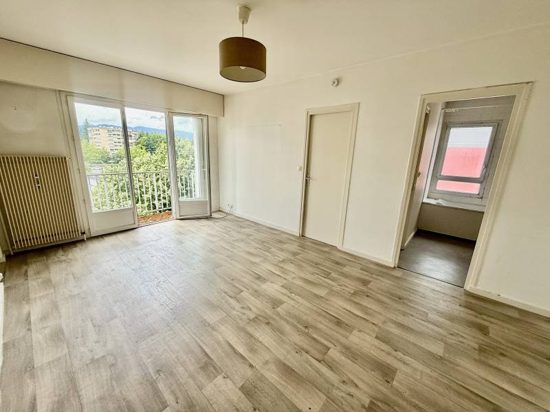 T2 avec cave et parking à vendre - Ferney Voltaire 01210