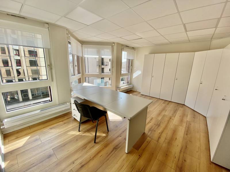 A Louer bureaux 6 pièces - Centre Annemasse 74100