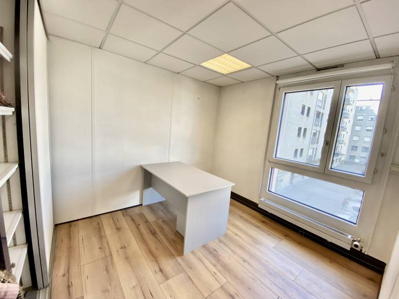 A Louer bureaux 6 pièces - Centre Annemasse 74100