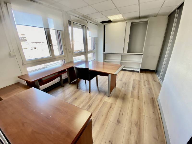 A Louer bureaux 6 pièces - Centre Annemasse 74100