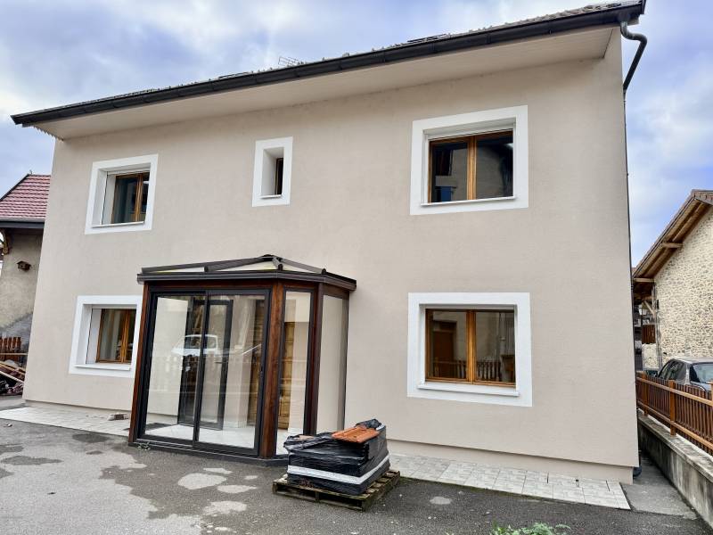 À louer : Maison de ville refaite à neuf à Bonne