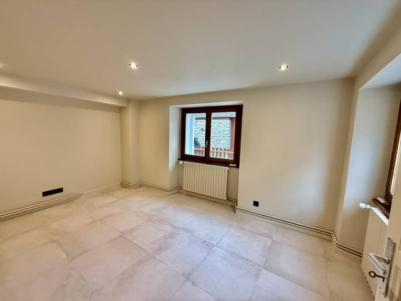 À louer : Maison de ville refaite à neuf à Bonne