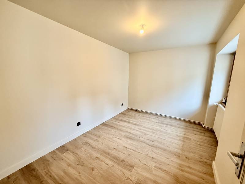 À louer : Maison de ville refaite à neuf à Bonne