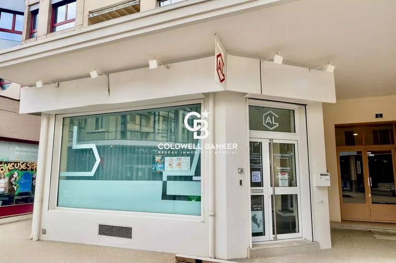 À Vendre : Local commercial plein centre-ville, proche Place Libération - ANNEMASSE
