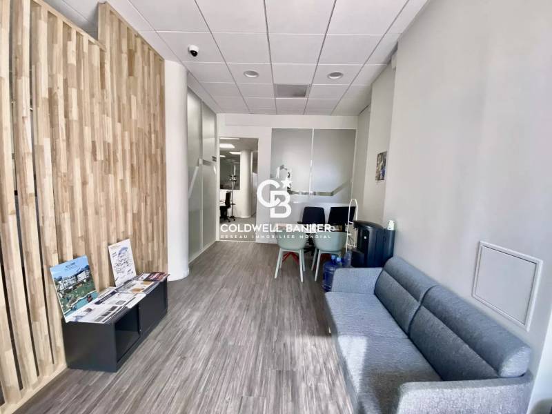 À Vendre : Local commercial plein centre-ville, proche Place Libération - ANNEMASSE