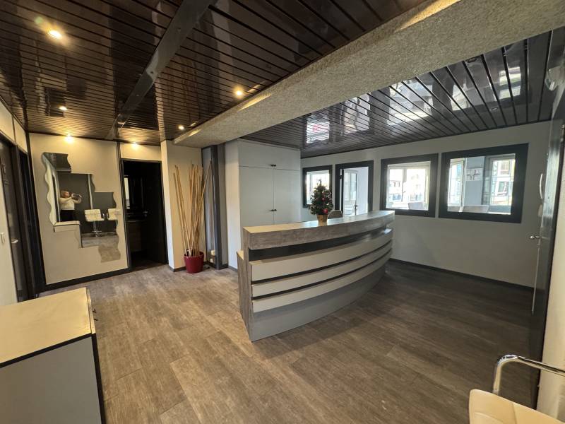 À Louer: bureau 6 pièces à louer - Annemasse 74100