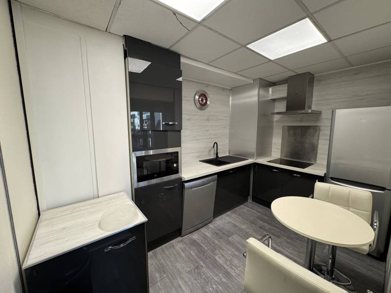 À Louer: bureau 6 pièces à louer - Annemasse 74100