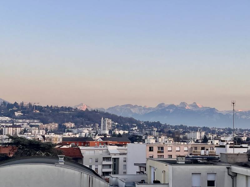 Grand T2 au dernier étage au centre d'Annemasse