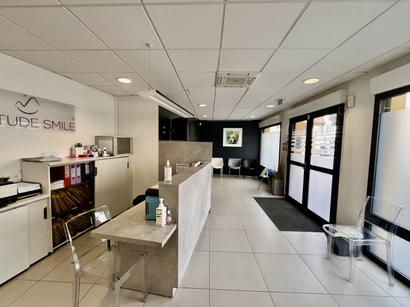 Local commercial sur rue avec vitrine - Bonne 74380