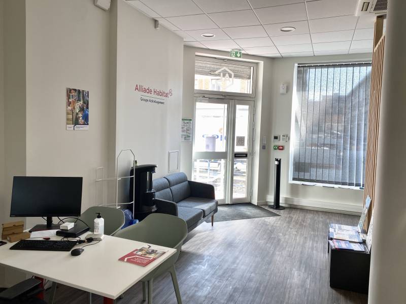 À Vendre : Local commercial plein centre-ville, proche Place Libération - ANNEMASSE