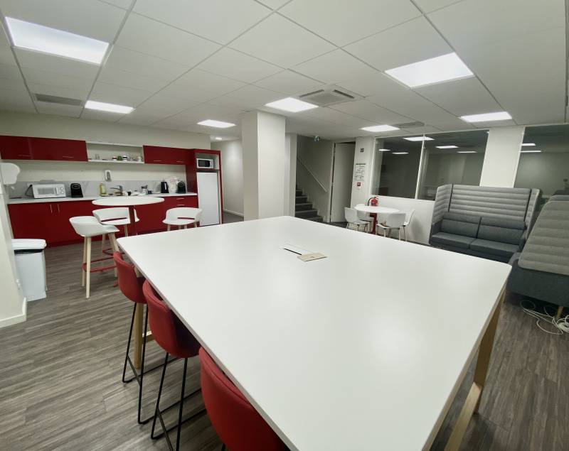 À Vendre : Local commercial plein centre-ville, proche Place Libération - ANNEMASSE