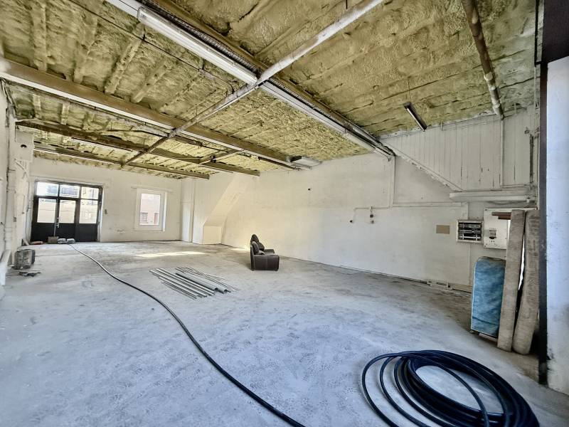 Local commercial en centre ville à Douvaine 74140