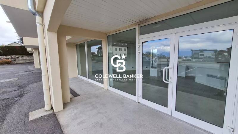 Location d'un local commercial avec grande vitrine - Cergues 74140